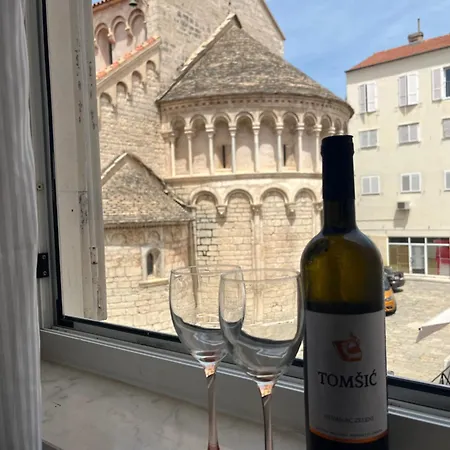 Liberta In Old Center *